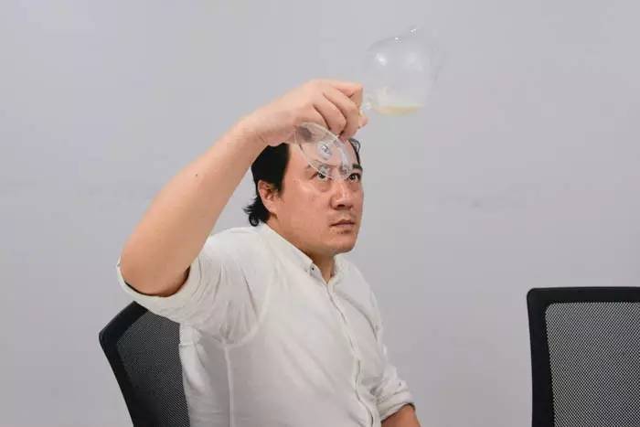 牛奶喝多出汗有奶味,牛奶喝多了出汗感觉有奶味