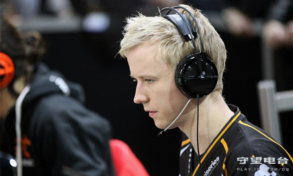 144Hz显示器玩更流畅？欧美选手外设盘点