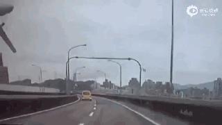 被车撞了保险公司需要来看吗,我被车撞了保险公司要发票给他吗