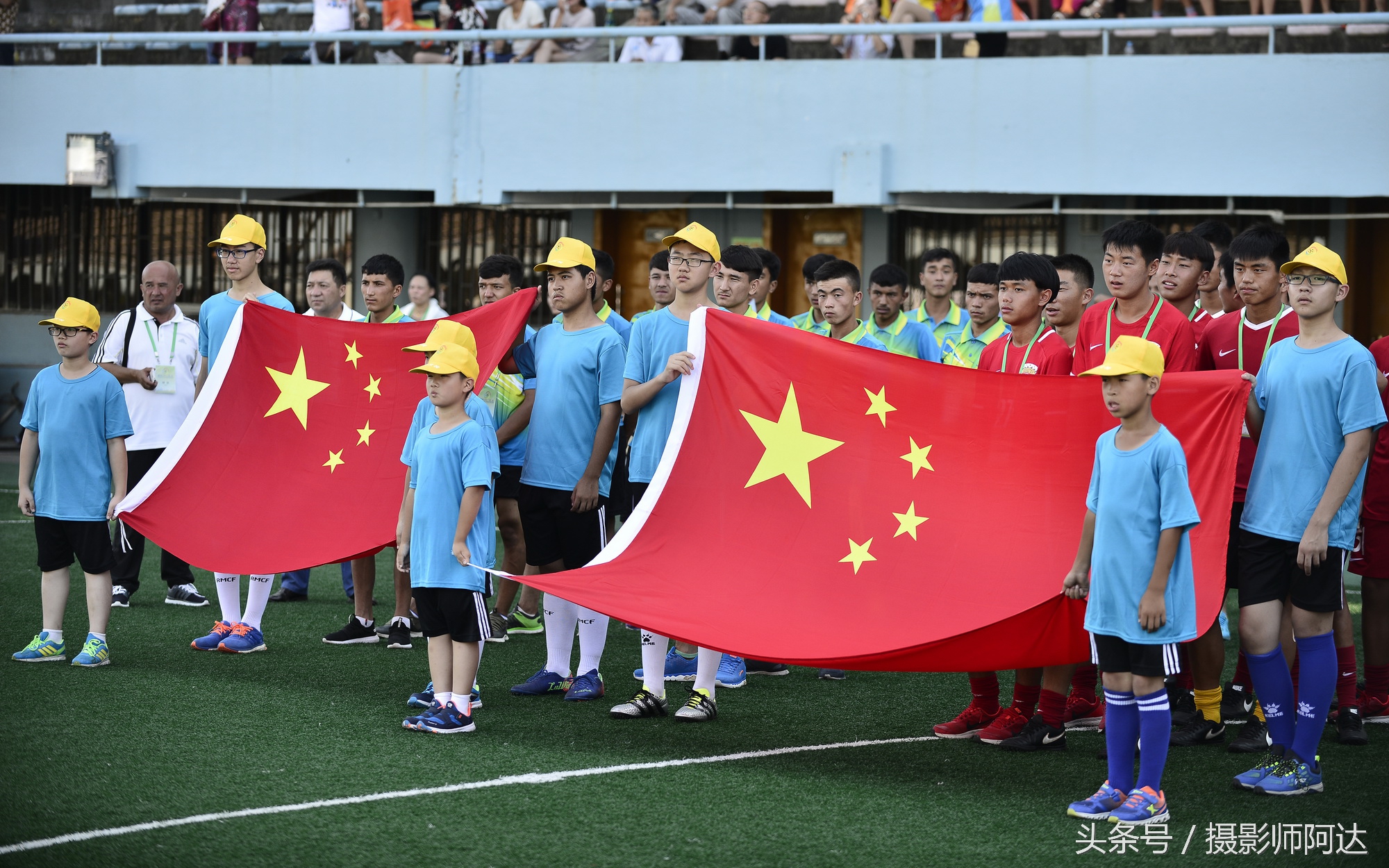 “一带一路”国际青少年足球赛在锡举行外国小帅哥很养眼