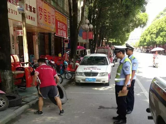 男子醉酒怒打老婆,男子醉酒在派出所被老婆打