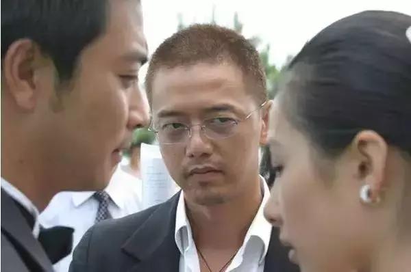 猜《余罪》傅老大是谁的男人？反正解冰是王凯背后的男人