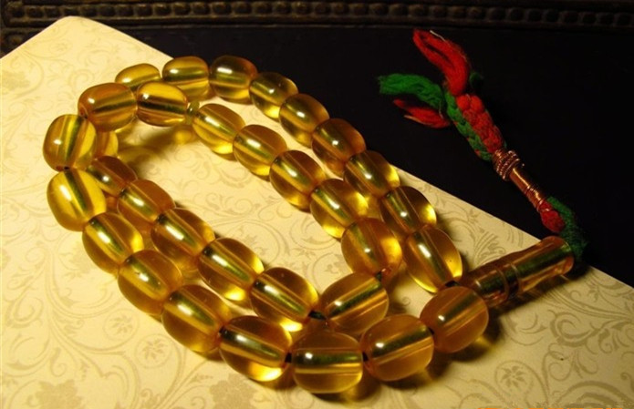 一般仿制蜜蜡的是什么东西,从哪几个方面鉴定蜜蜡的好坏