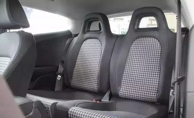 织物座椅买座套好还是包真皮好,汽车座椅是真皮的好还是织物的好