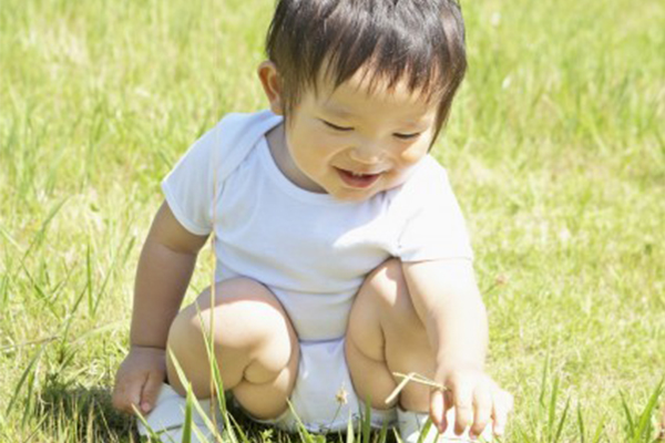 宝宝手臂红肿化脓,小孩手指有脓肿是什么病