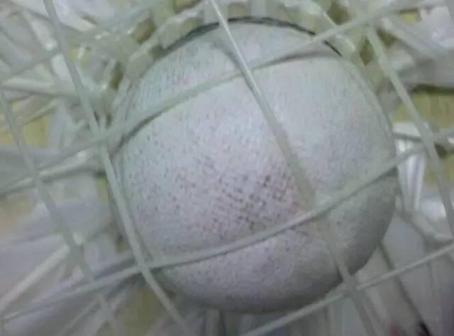 羽毛球怎么找到合适自己的磅数,羽毛球拉线磅数23和26区别大吗