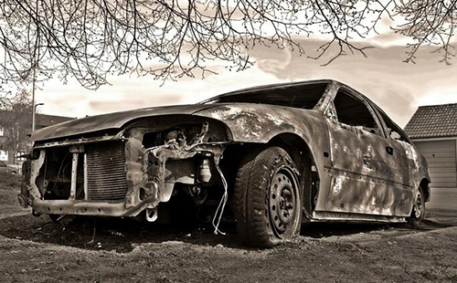 小锈斑大隐患!小i聊爱车湿身后的保养