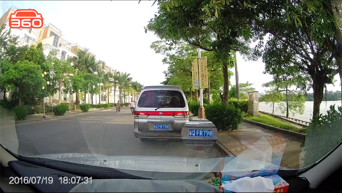 360行车记录仪有卡和无卡,360行车记录仪二代和一代的区别