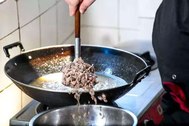 弄惠灵顿牛排放什么蔬菜,惠灵顿牛排放什么蘑菇最好