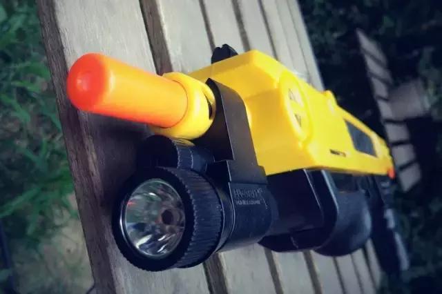 自从买了这把枪,居然嫌家里的苍蝇太少了,它到底有多好玩?