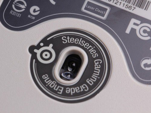 鼠标红色灯亮着但是没有鼠标,鼠标底部红光灯亮但没用