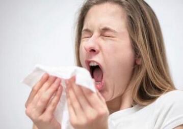 打喷嚏为什么那么臭,为什么有的人打喷嚏味道难闻