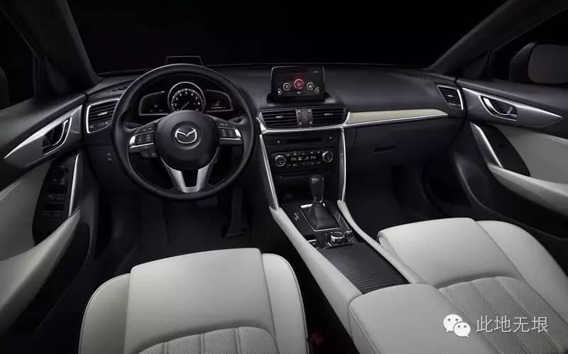 尽管我被卡在后排座椅上,我还是给这款车点了赞