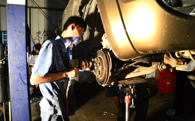 驭胜两驱和四驱哪个好,驭胜两驱改四驱还是加锁好