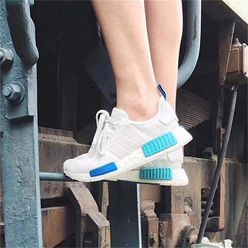 喏,你要的小白鞋都在这儿了