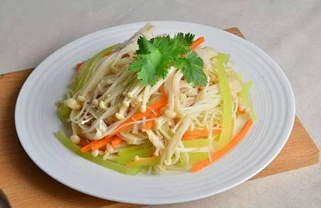 紫外线过敏可以吃什么菜,对灰尘和太阳过敏怎么办