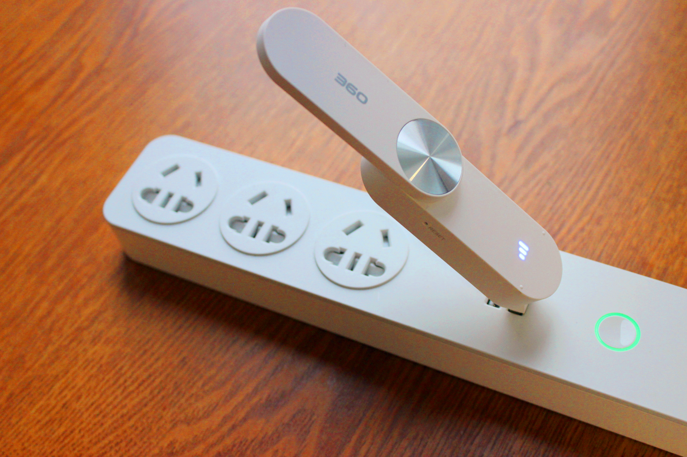 360wifi扩展器r2测评视频,360r2wifi扩展器开箱