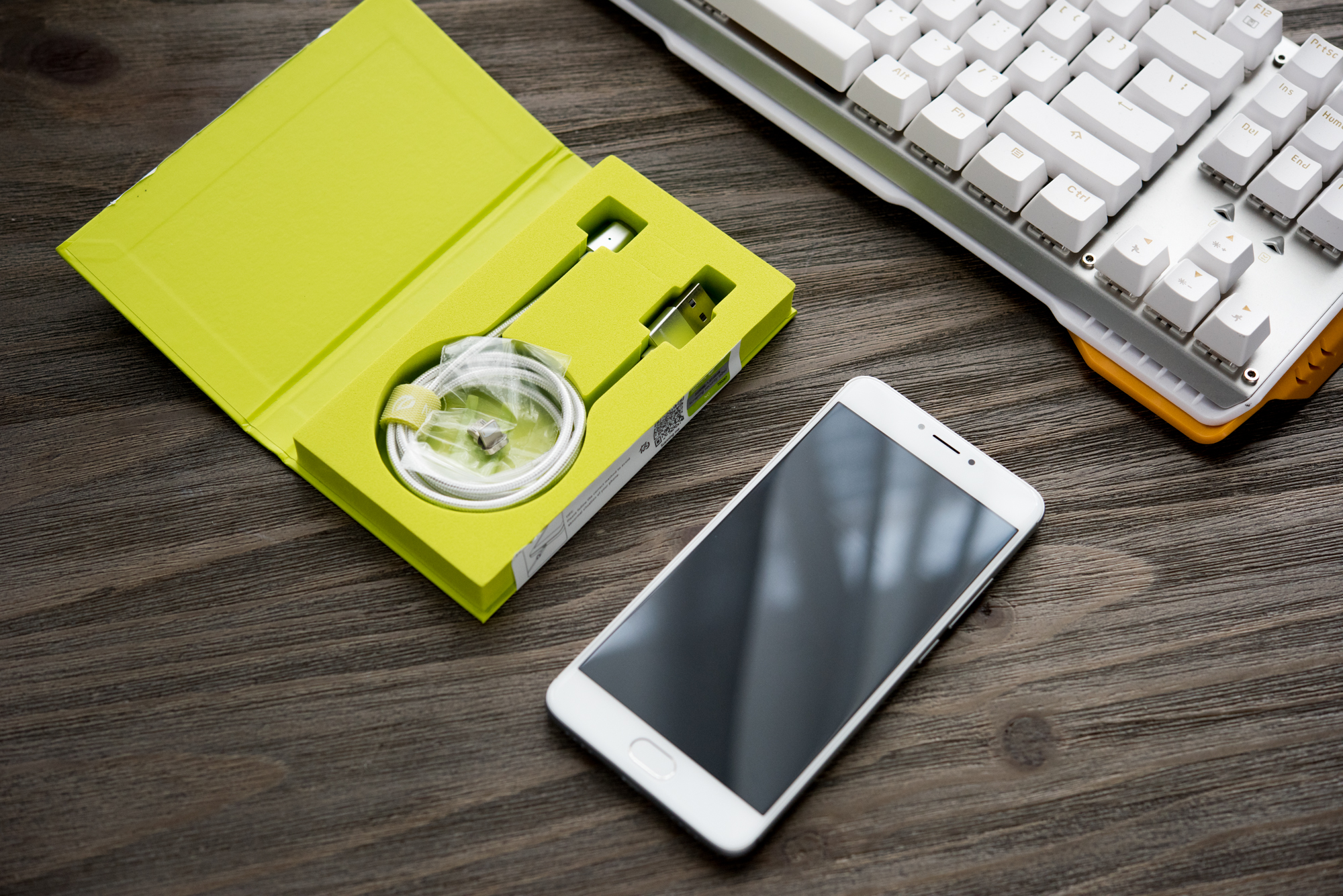 轻松插拔随心享受移动便利,轻松拔插座