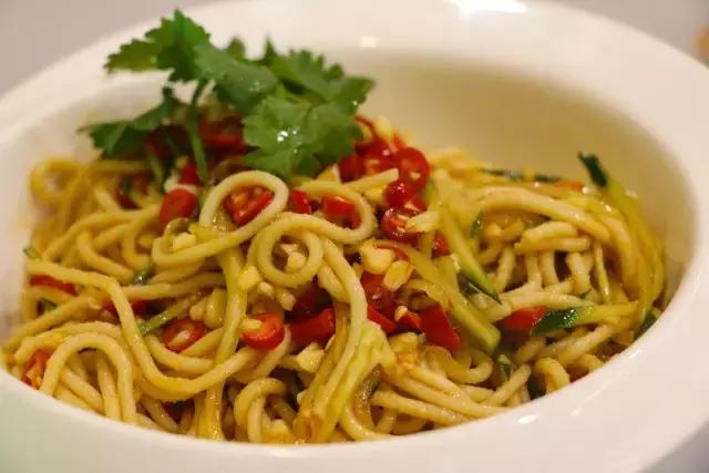 这艘巨型渔船终于驶入泉州，鱼控们上船后已经失控！