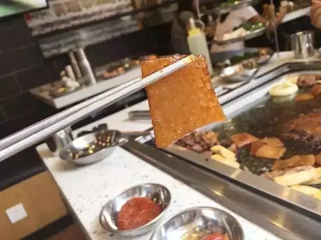 喷火枪、温度计全上阵！春熙路的这家店，隔着屏幕都能感受它的神