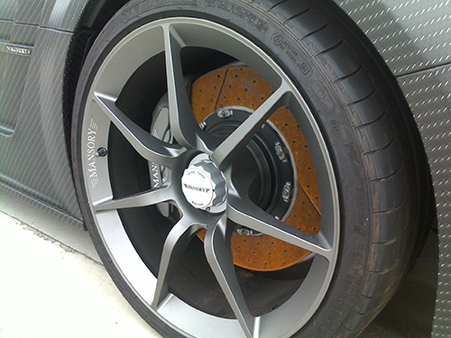 小锈斑大隐患!小i聊爱车湿身后的保养