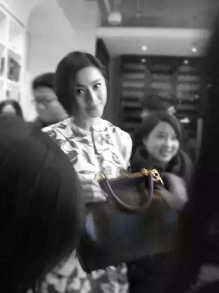 高圆圆最新背的包包,高圆圆剧中包包