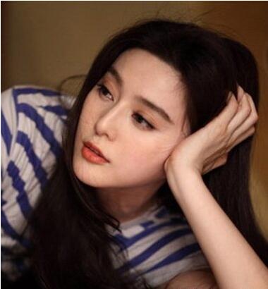 长脸不留刘海适合中分还是偏分,接近中分的偏分八字刘海