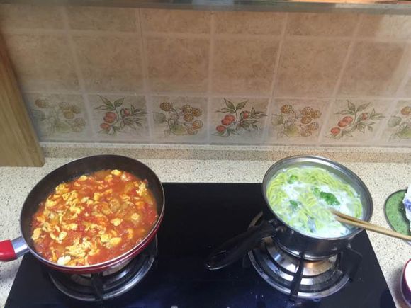 我和男朋友结婚半年了，生活当中我们俩就是谁有空谁下厨房