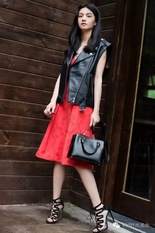 最新明星们背什么款式的包,女明星背的休闲包同款