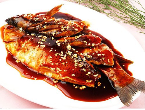 西湖的鱼吃什么醋？