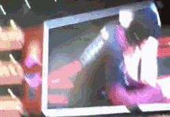 我们为什么那么爱足球,权志龙歌曲我们不要相爱