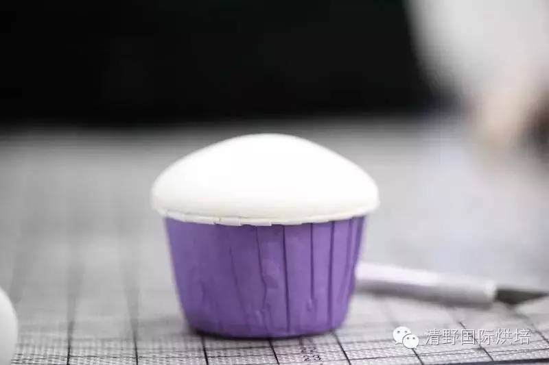 翻糖包面蛋糕得先冻硬吗,奶油蛋糕翻糖包面教程