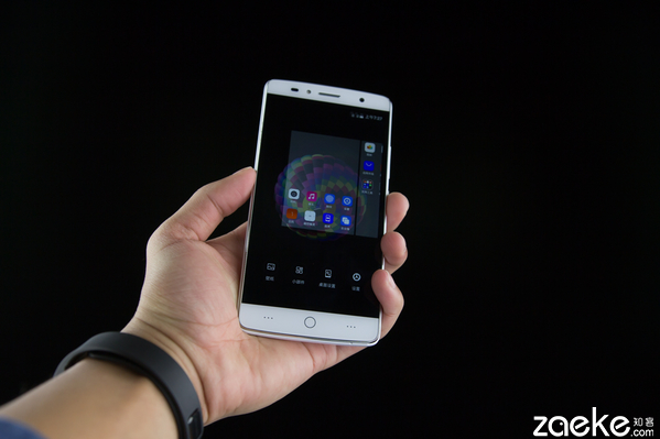 除了更好玩的指纹呢？TCL乐玩2C系统UI体验