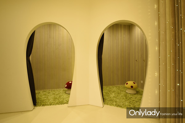 闈欏畨鍢夐噷涓績绔ヨ,鍢夐噷涓績绔ヨ