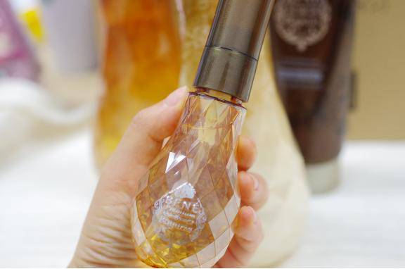 待我长发及腰你送我出嫁可好,待我长发及腰送我一把剪刀文案