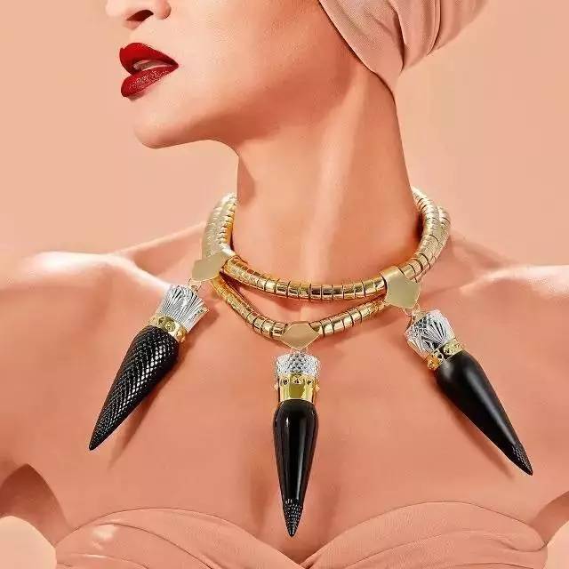 世上没有什么事情是一只口红不能解决的！如果有，那就是两只！