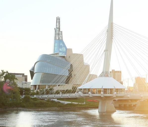 逃离30℃！像当地人一样逛加拿大，打冰球、冲浪、住冰雕旅店、狂吃海鲜...letsgo！