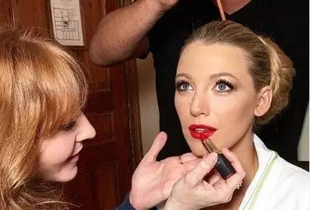 世上没有什么事情是一只口红不能解决的！如果有，那就是两只！