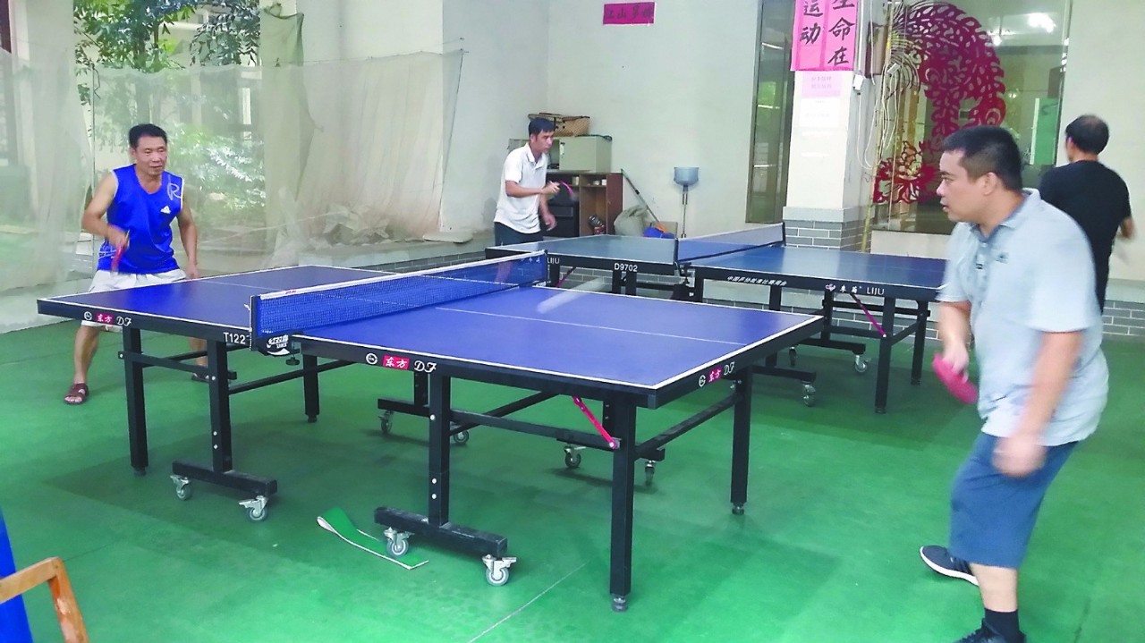 南宁高位截肢男子坚持练球康复,竟带出一支草根乒乓球队!