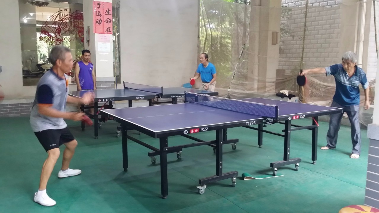 南宁高位截肢男子坚持练球康复,竟带出一支草根乒乓球队!