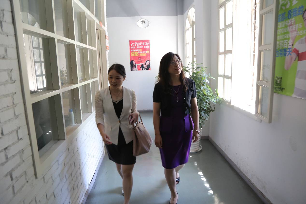 岸宝集团副总裁唐春燕女士莅临天府TV指导交流工作