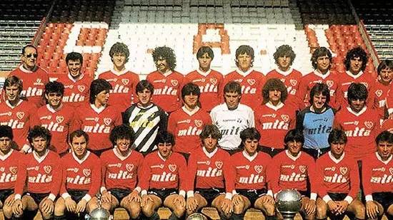 这个叫凯撒的假球星,骗了全世界20年