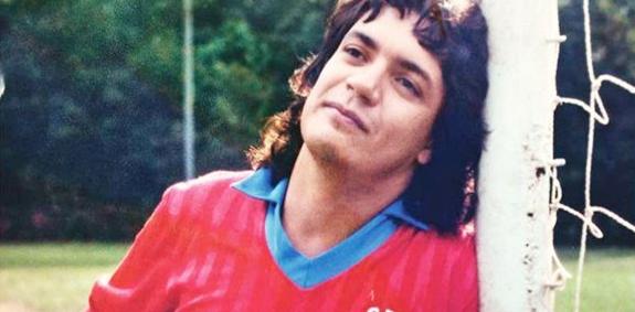 这个叫凯撒的假球星,骗了全世界20年