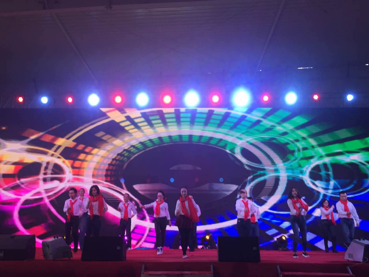 1招教你在年会上人见人爱，连CEO都阻止不了你灿烂！