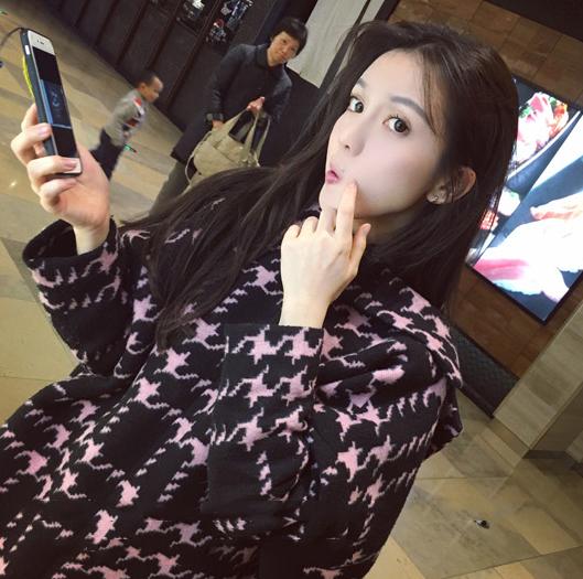 腊七腊八、冻掉下巴!寒意未减,喝碗腊八粥!千鸟格毛呢外套走起