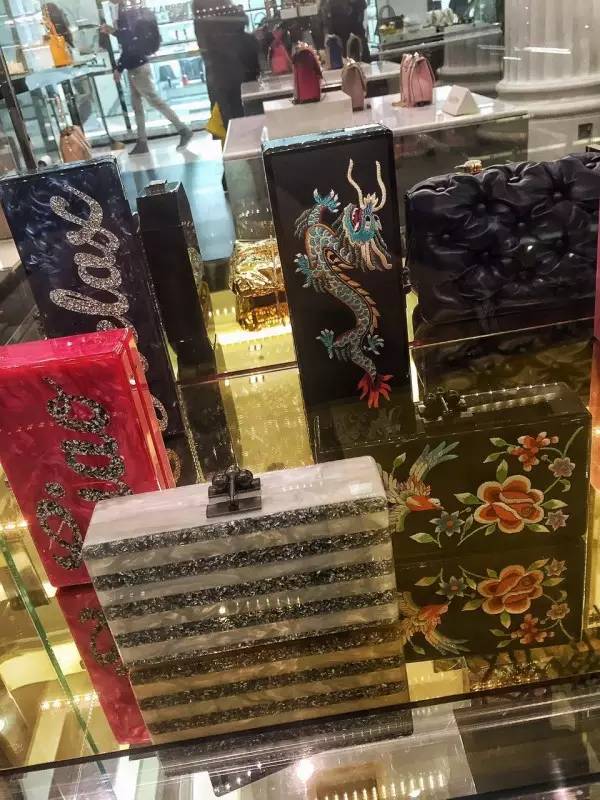 公司年会礼服鞋子怎么搭配,年会晚宴着装要求通知