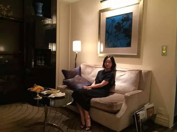 公司年会礼服鞋子怎么搭配,年会晚宴着装要求通知