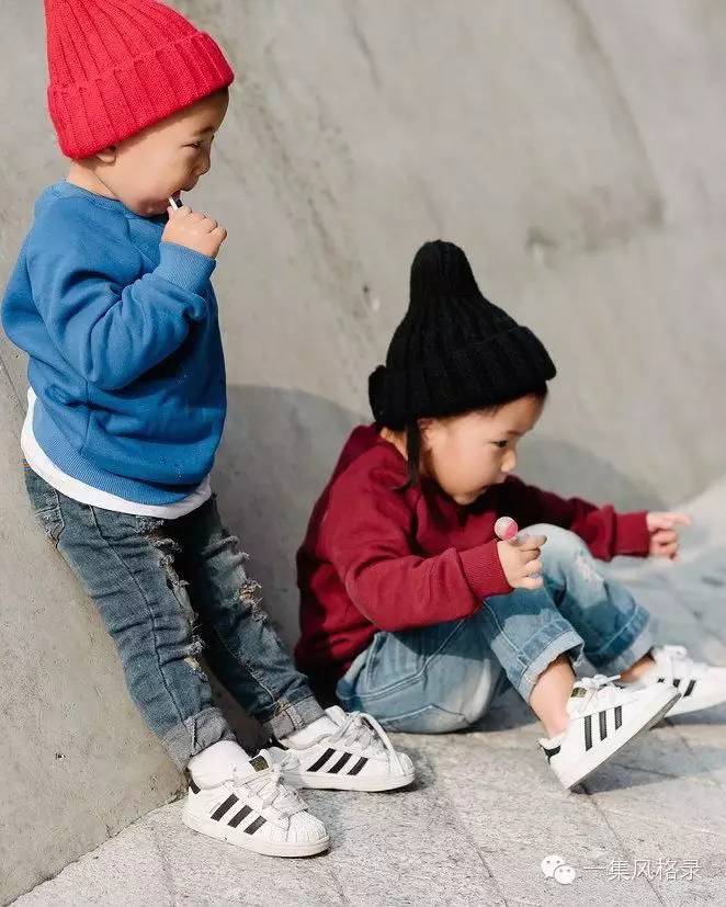 公司年会礼服鞋子怎么搭配,年会晚宴着装要求通知