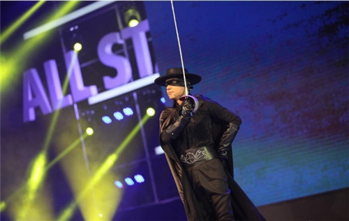 盘点一下cos圈里的大佬们,cosplay年会搞笑模仿