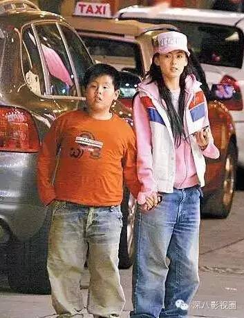 柏芝妈55岁勇闯娱乐圈！她手撕谢家的往事，就是一部老炮儿传奇